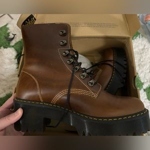 NIB Dr. Martens Leona Boots - Butterscotch size 42/10